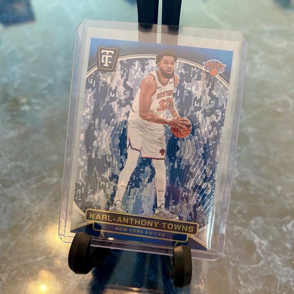 Karl-Anthony Towns Blue Camo 7/35 New York Knicks and Donruss Basketball Cards